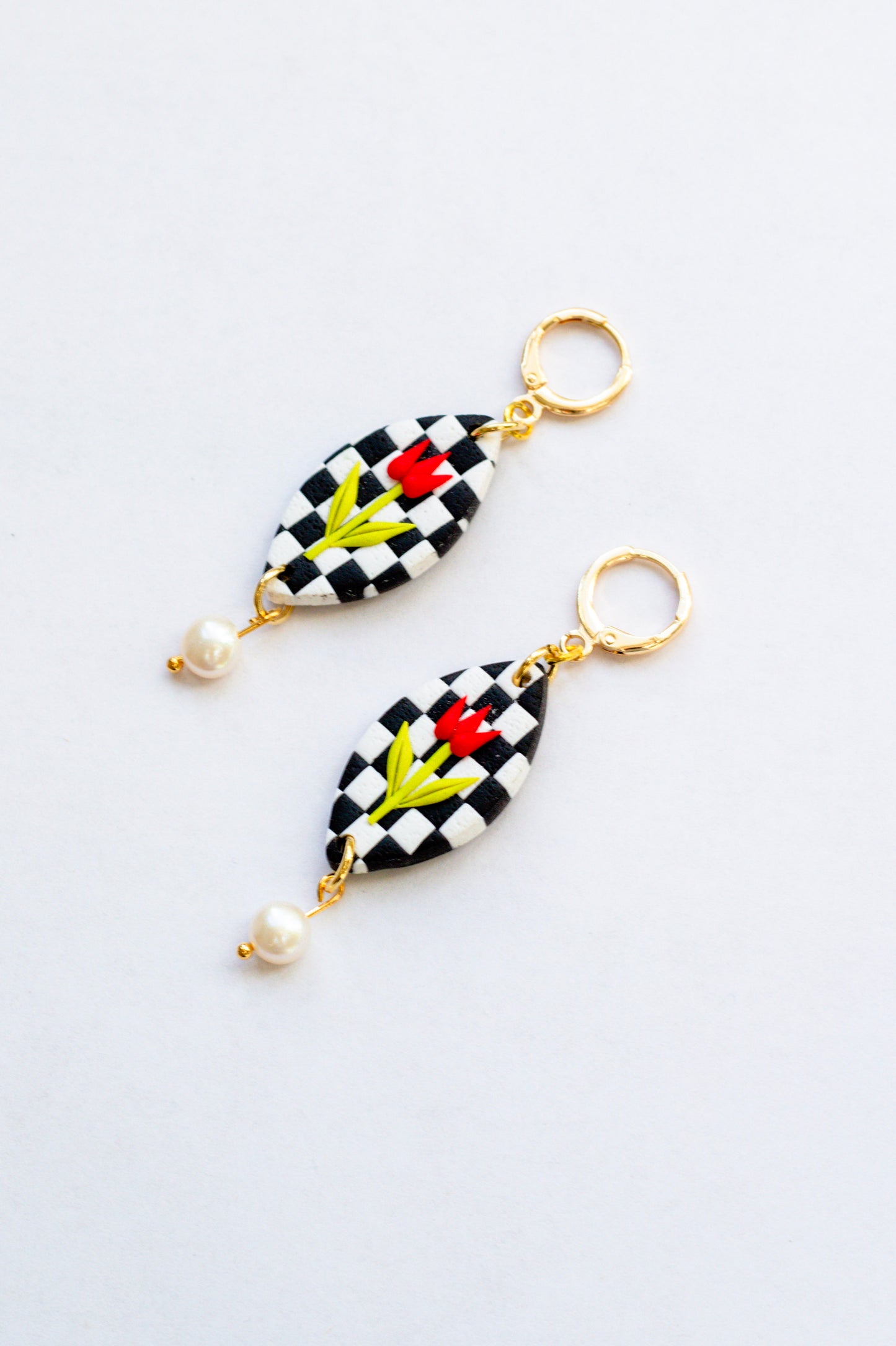 Checkerboard Tulip Huggie with Freshwater Pearl