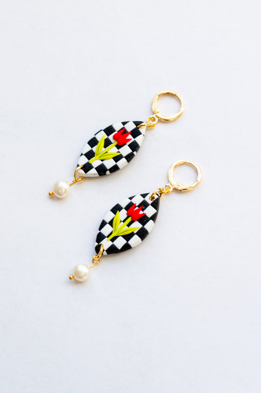 Checkerboard Tulip Huggie with Freshwater Pearl